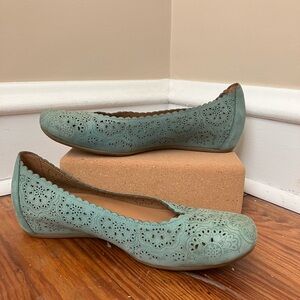 Earthies Women’s Bindi flats, size 9.5B, Light Teal